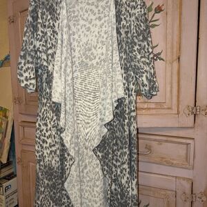 Lularoe cardigan, beautiful animal print in gray, blue color. 2xl
